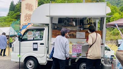 �g���b�N�̉ב�ɏ���Ă���l����

�Ⴂ���x�Ŏ����I�ɐ������ꂽ����