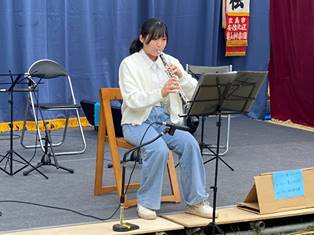 �֎q�ɍ����ăm�[�g�p�\�R�����g���Ă���j��

�����x�̐��x�Ŏ����I�ɐ������ꂽ����